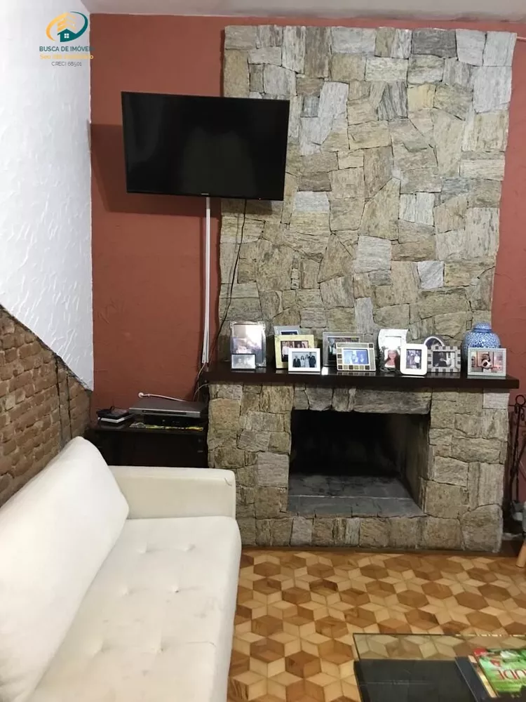 Casa à venda com 3 quartos, 226m² - Foto 1