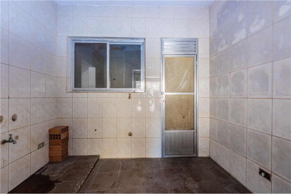 Casa à venda com 4 quartos, 203m² - Foto 3