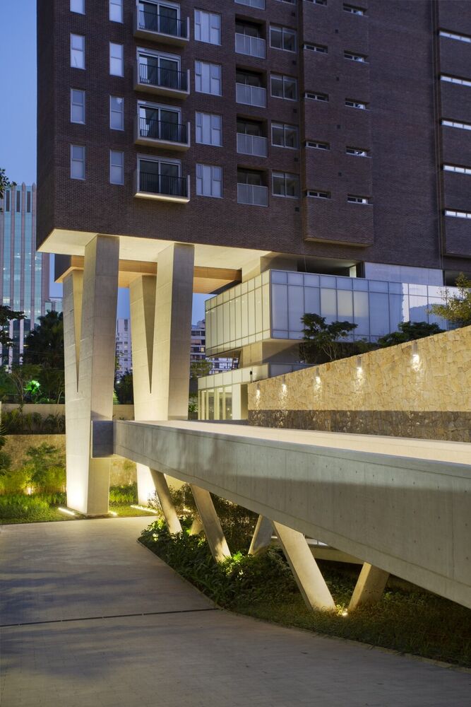 Apartamento à venda com 3 quartos, 229m² - Foto 1