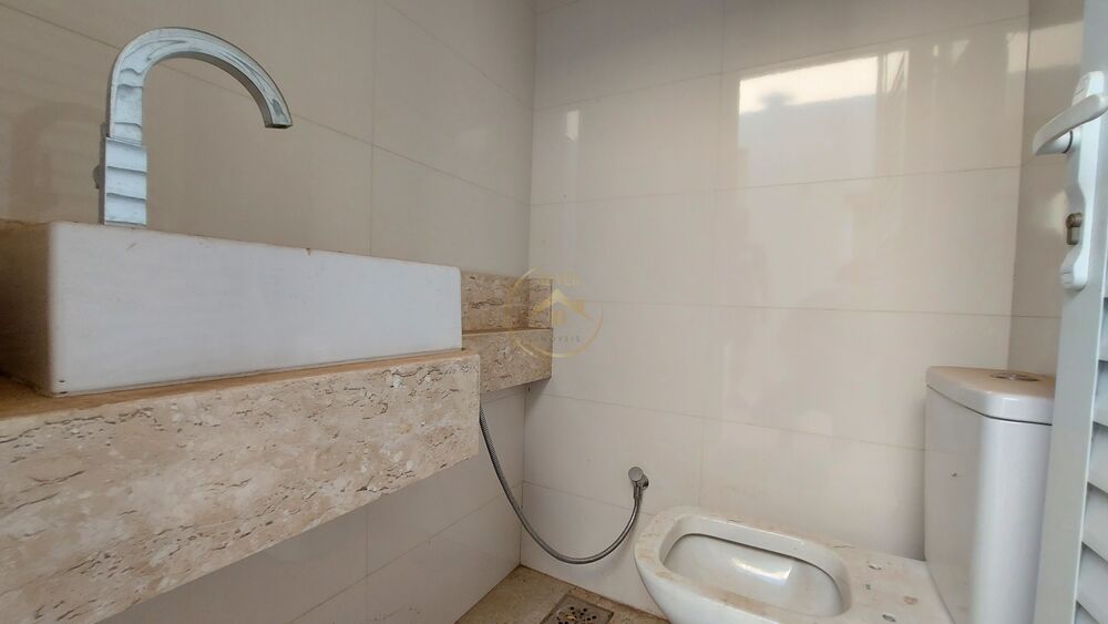 Casa à venda com 3 quartos, 170m² - Foto 2