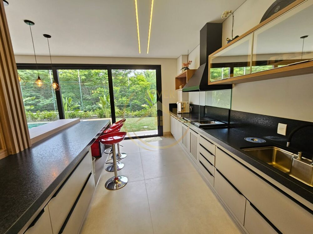 Casa para alugar com 4 quartos, 381m² - Foto 3