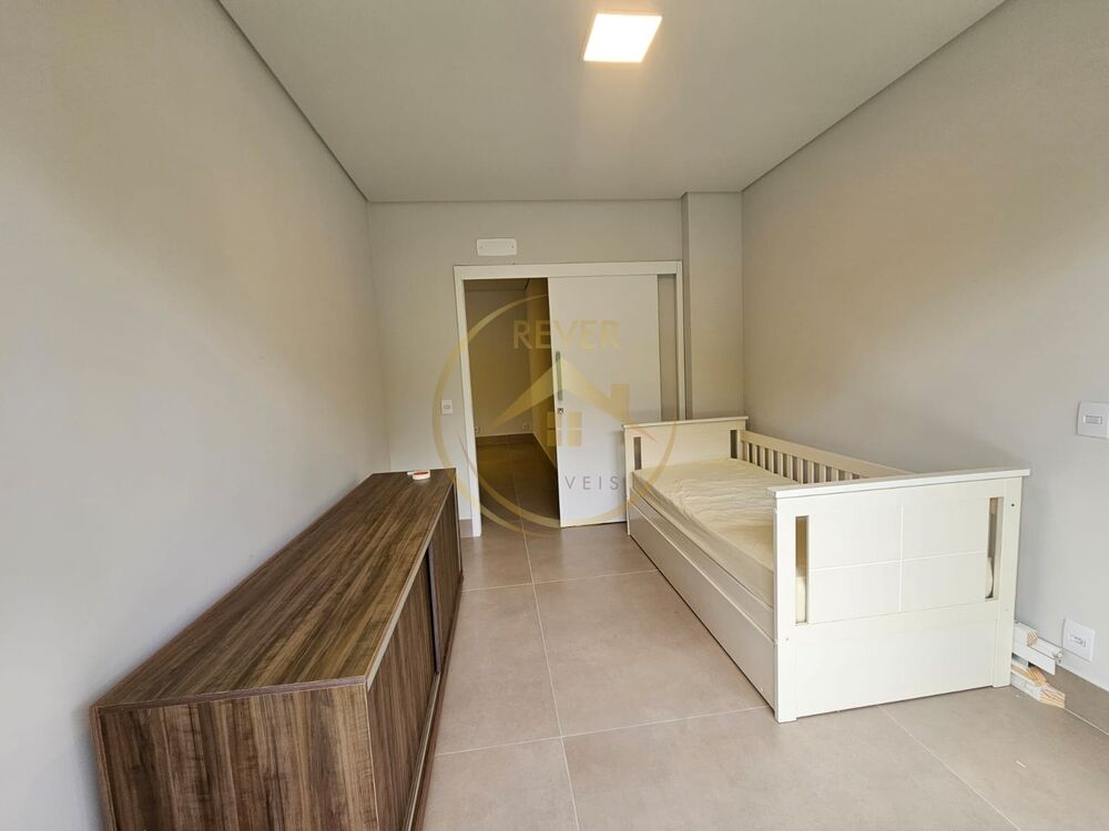 Casa para alugar com 4 quartos, 381m² - Foto 5