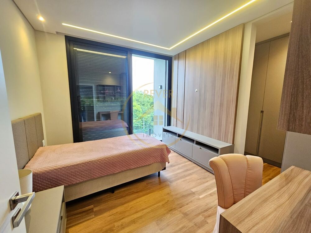 Casa para alugar com 4 quartos, 381m² - Foto 7