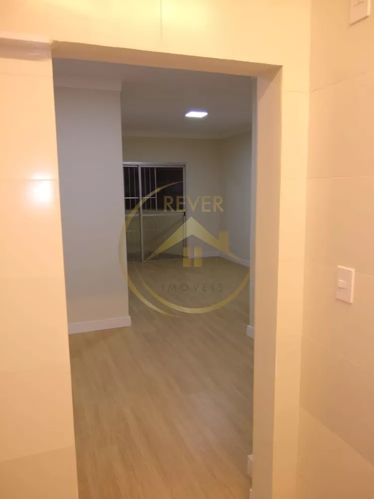 Apartamento à venda com 3 quartos, 72m² - Foto 2