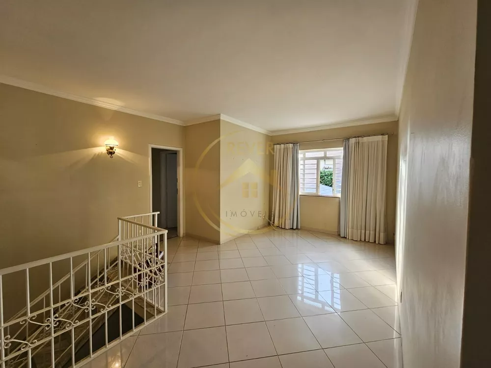 Casa à venda com 3 quartos, 250m² - Foto 3