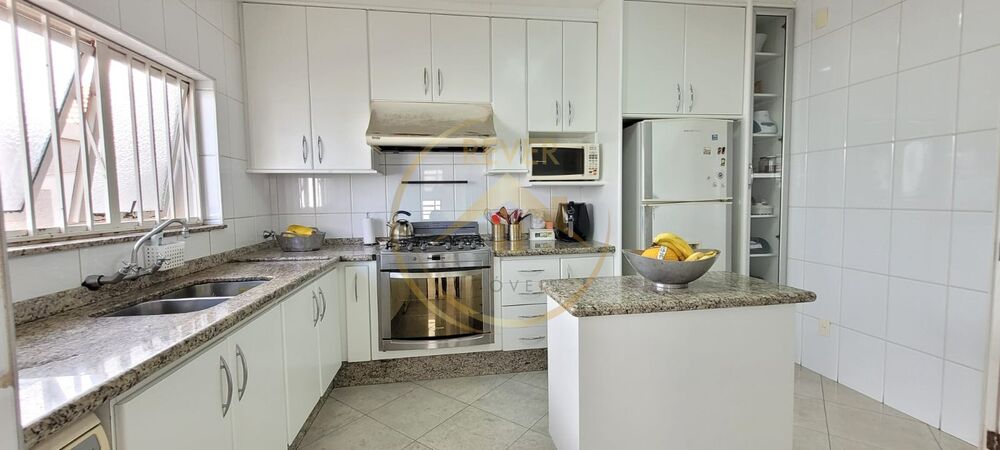 Casa para alugar com 4 quartos, 414m² - Foto 1