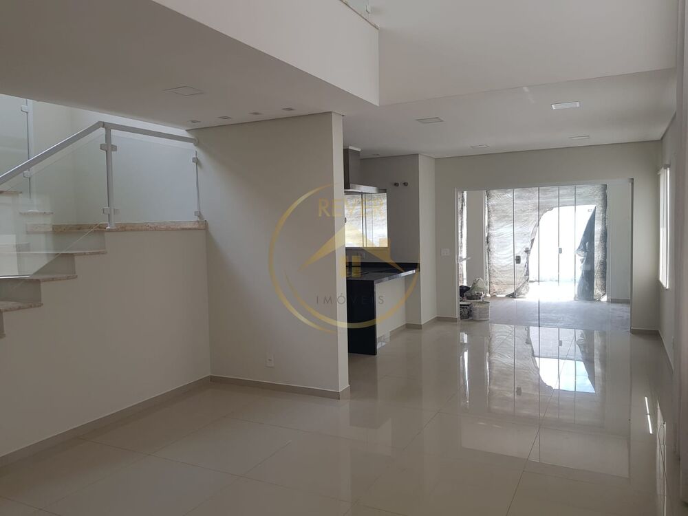 Casa à venda com 3 quartos, 253m² - Foto 1