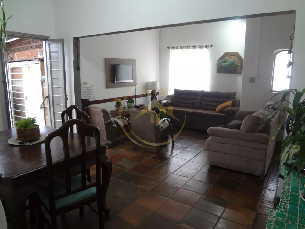 Casa à venda com 3 quartos, 250m² - Foto 4