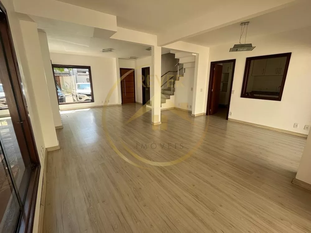 Casa à venda com 4 quartos, 160m² - Foto 2