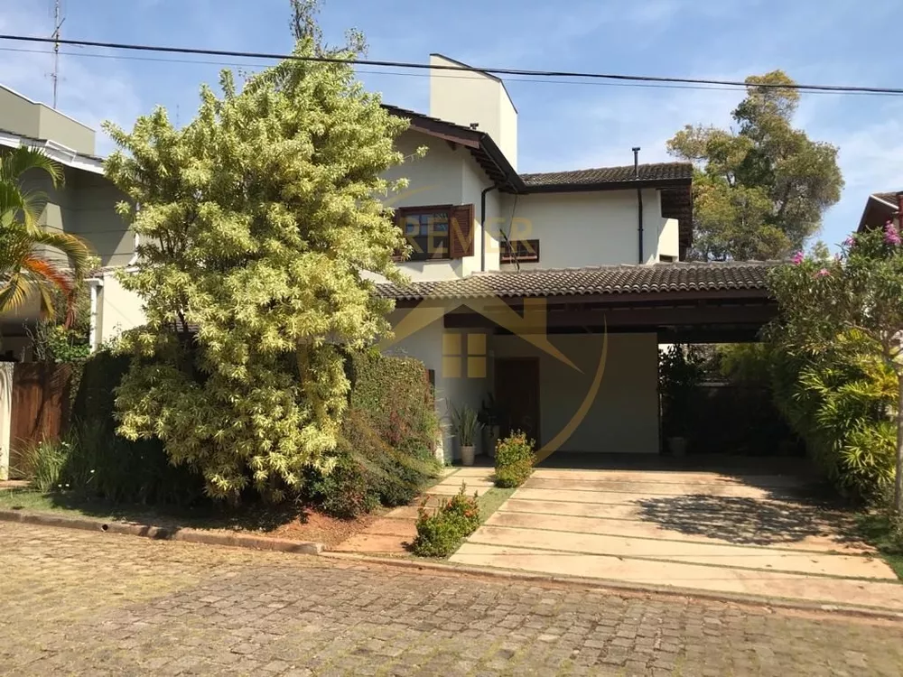 Casa à venda com 3 quartos, 240m² - Foto 1