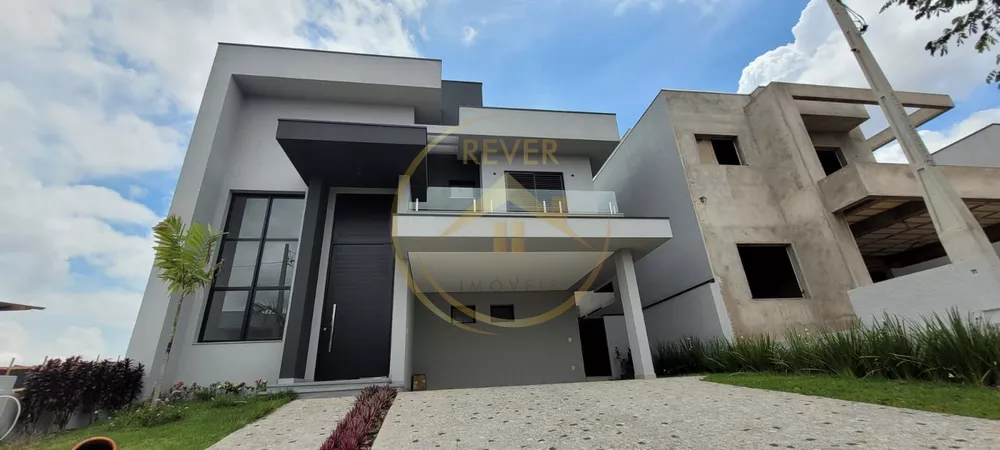 Casa à venda com 4 quartos, 305m² - Foto 1