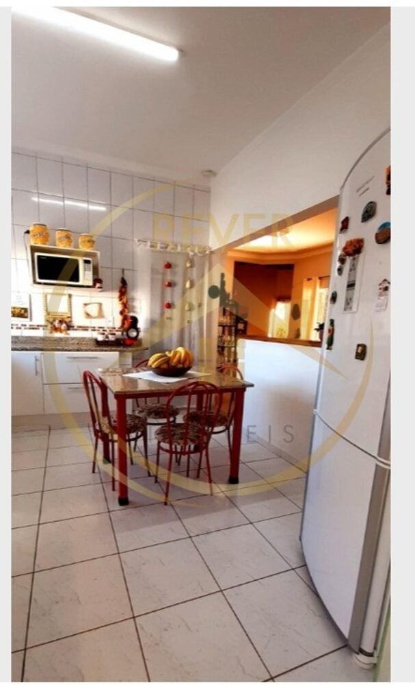 Casa à venda com 4 quartos, 228m² - Foto 3
