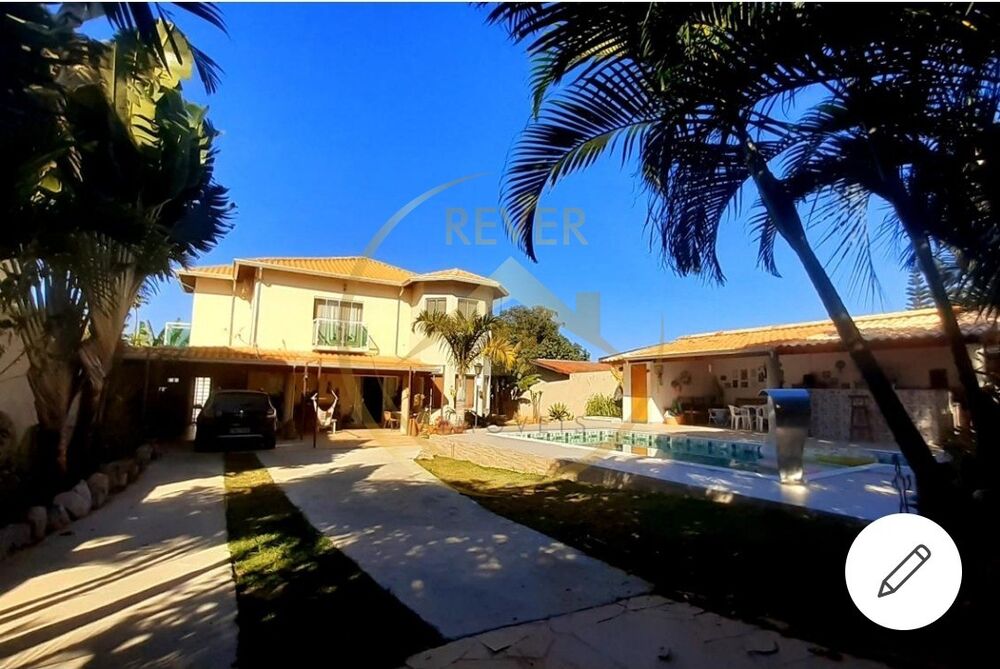 Casa à venda com 4 quartos, 228m² - Foto 1