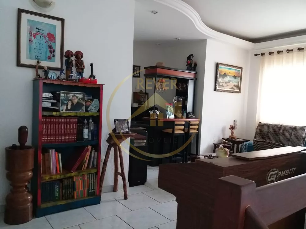 Casa à venda com 3 quartos, 240m² - Foto 3