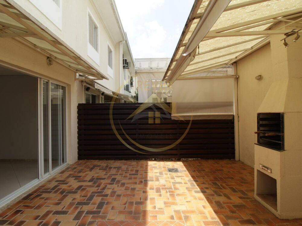 Casa à venda com 3 quartos, 82m² - Foto 1