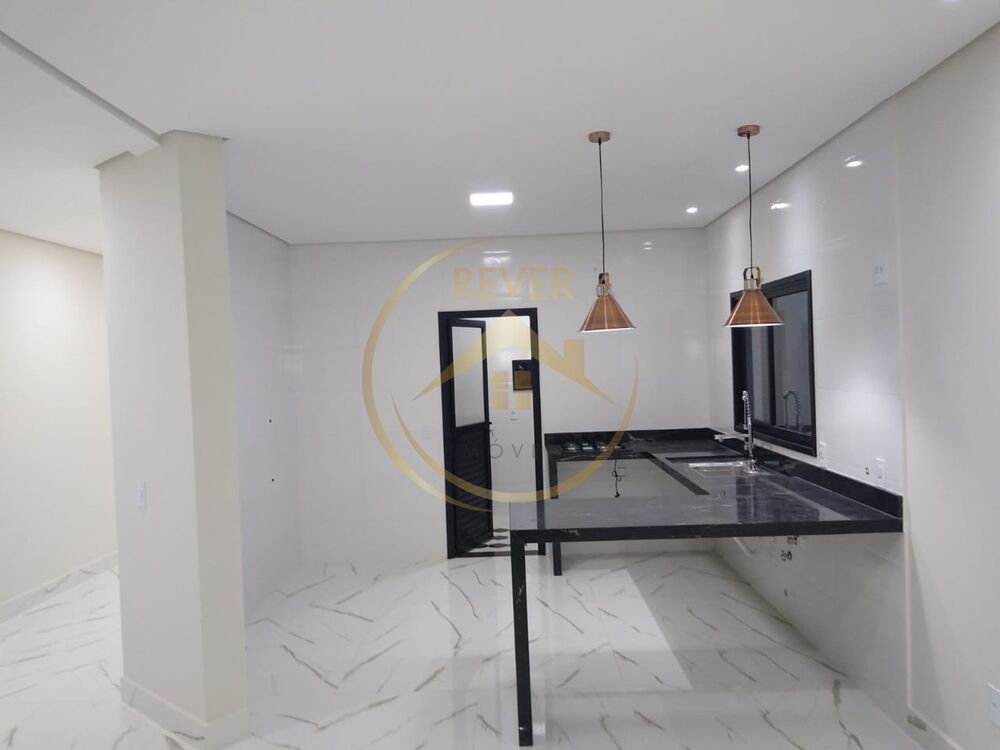Casa à venda com 4 quartos, 240m² - Foto 1