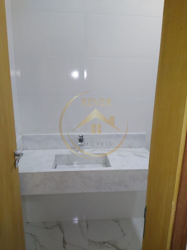 Casa à venda com 4 quartos, 240m² - Foto 2