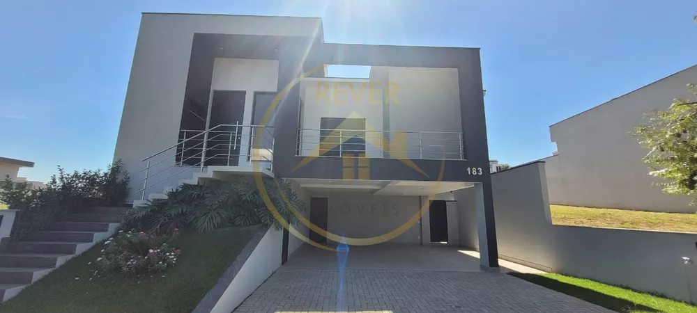 Casa à venda com 3 quartos, 202m² - Foto 1