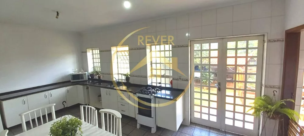 Casa à venda com 3 quartos, 250m² - Foto 4