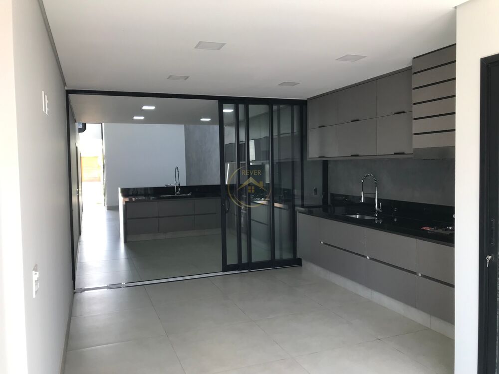 Casa à venda com 3 quartos, 190m² - Foto 2
