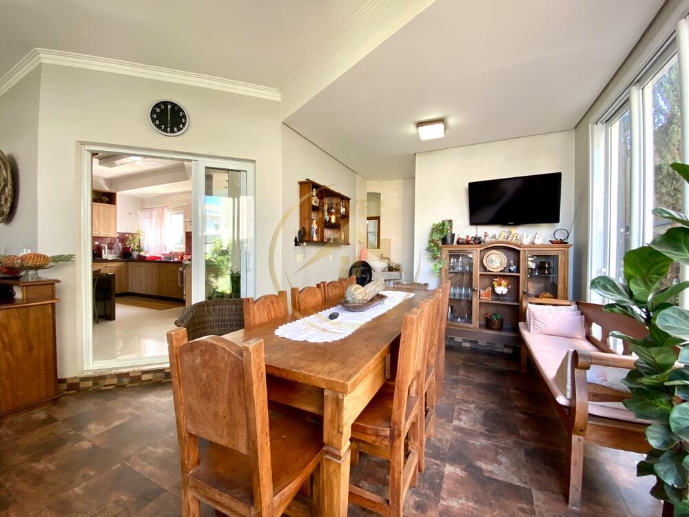 Casa, 3 quartos, 290 m² - Foto 1