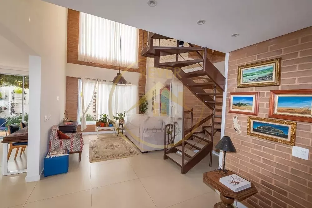 Casa à venda com 3 quartos, 180m² - Foto 1