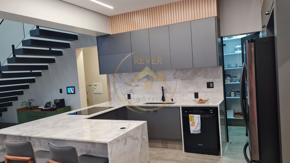 Casa à venda com 3 quartos, 329m² - Foto 2