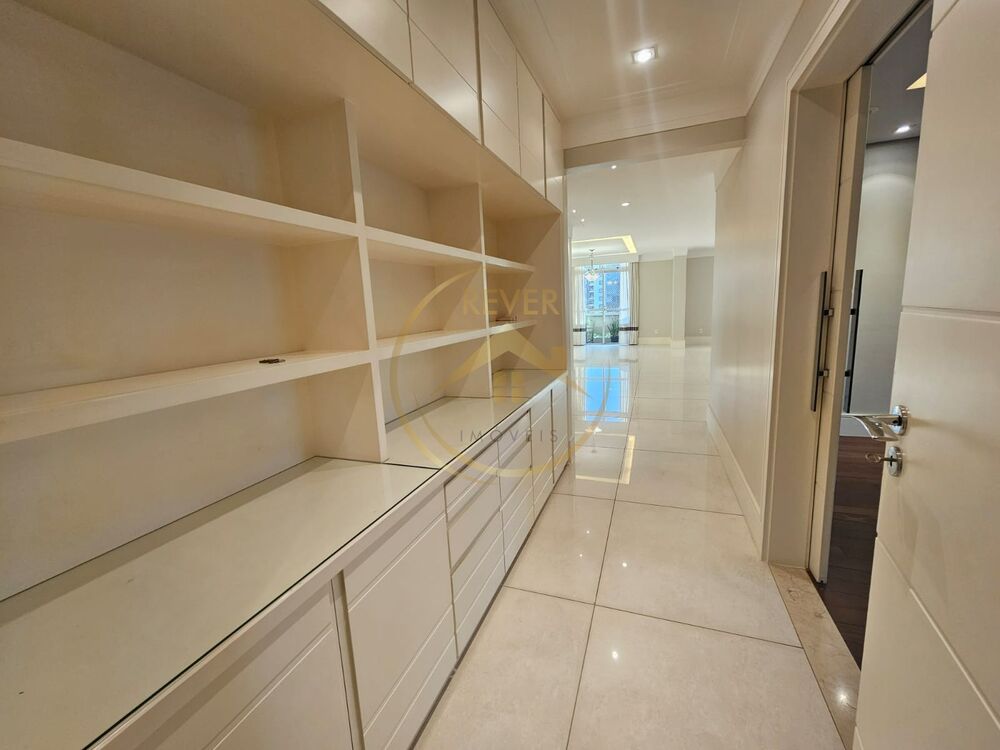 Apartamento à venda com 4 quartos, 281m² - Foto 4