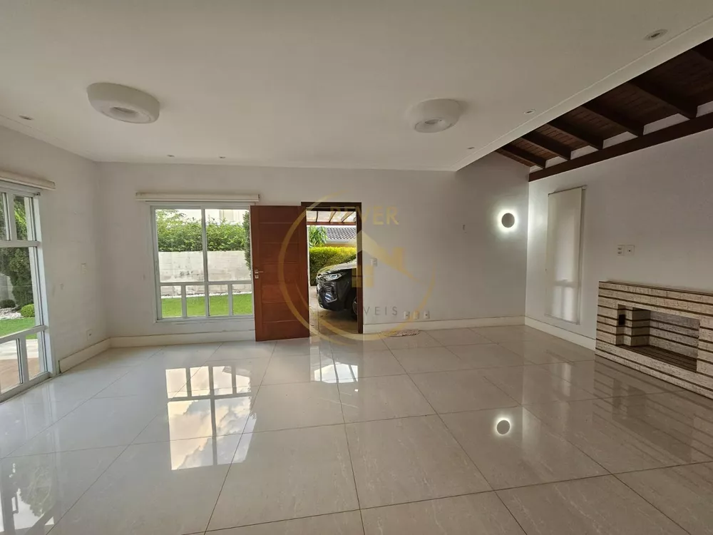 Casa à venda com 3 quartos, 250m² - Foto 2