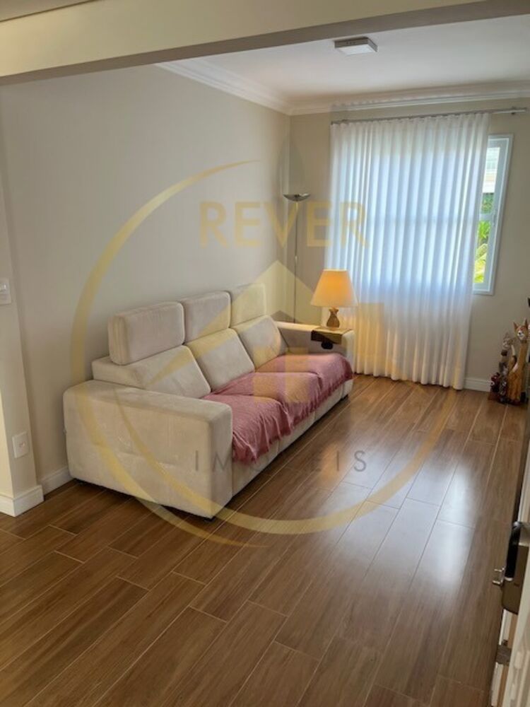 Casa à venda com 4 quartos, 210m² - Foto 1