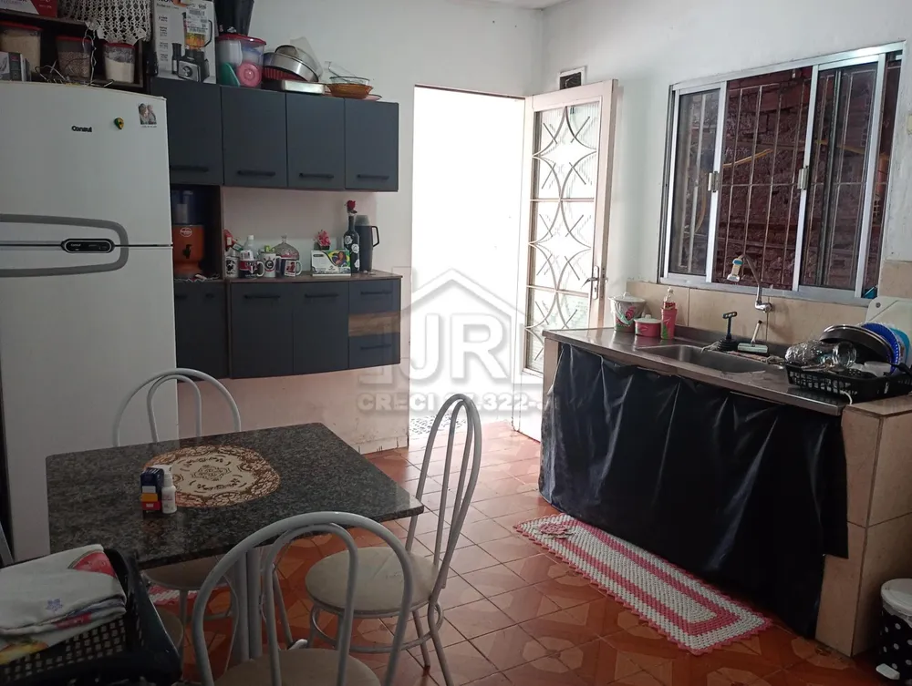 Casa, 4 quartos, 218 m² - Foto 1