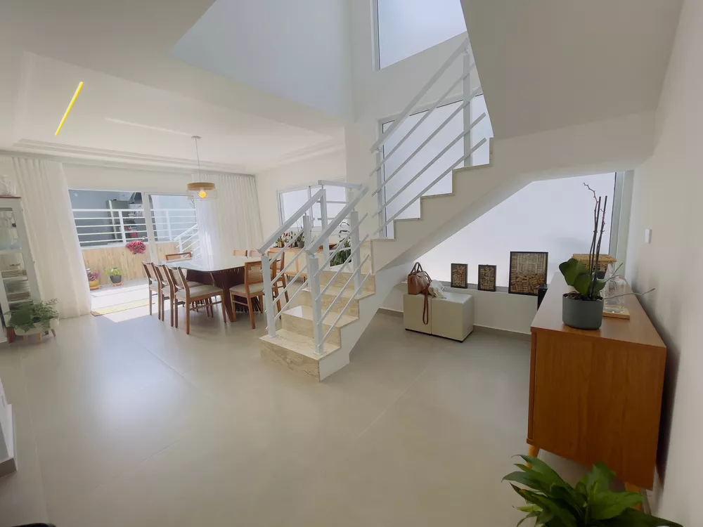 Casa à venda com 3 quartos, 300m² - Foto 4