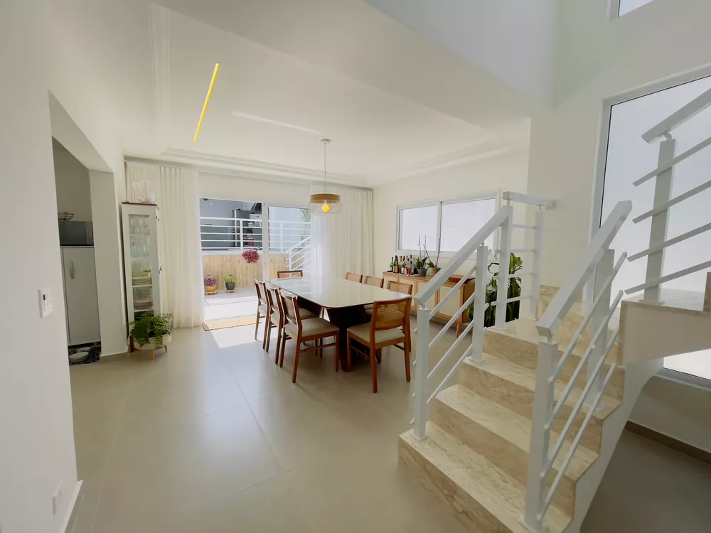 Casa à venda com 3 quartos, 300m² - Foto 3