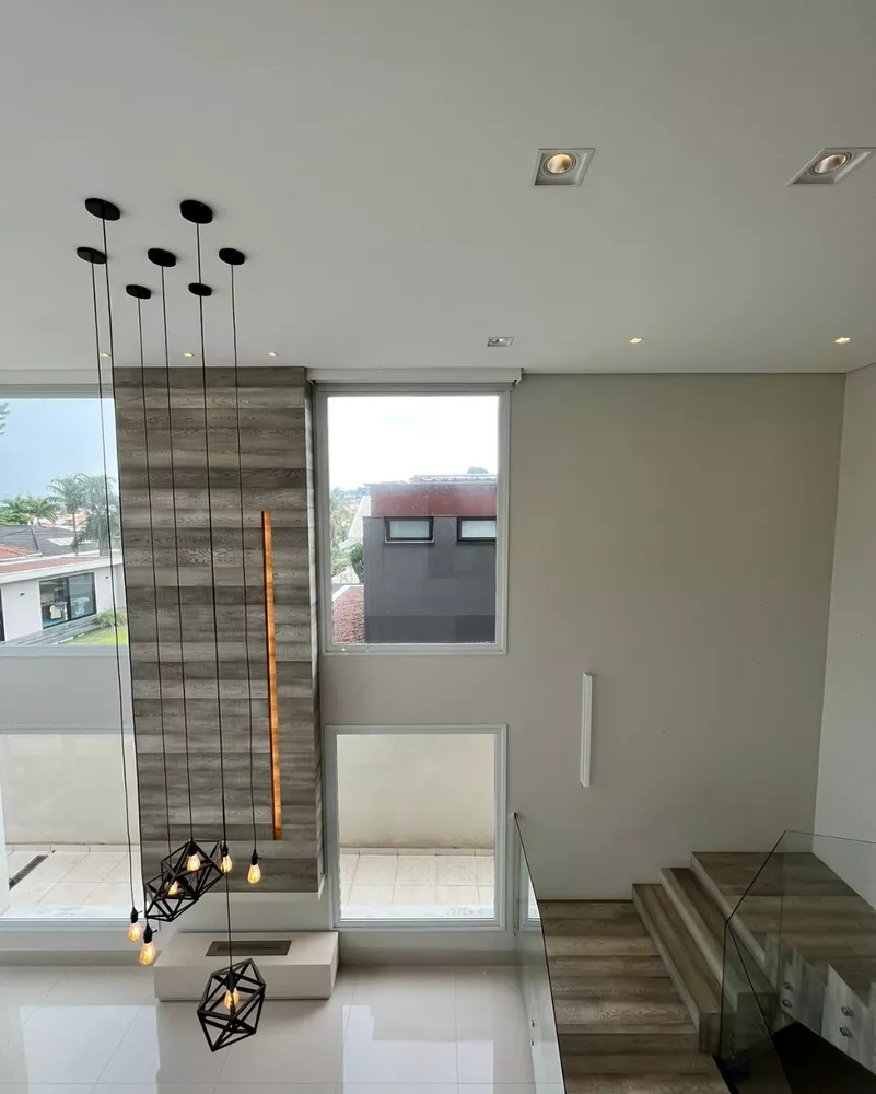 Casa à venda com 4 quartos, 550m² - Foto 2