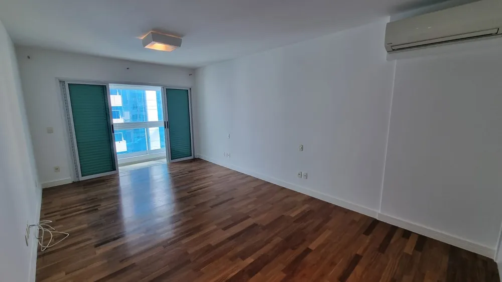 Apartamento, 3 quartos, 252 m² - Foto 9