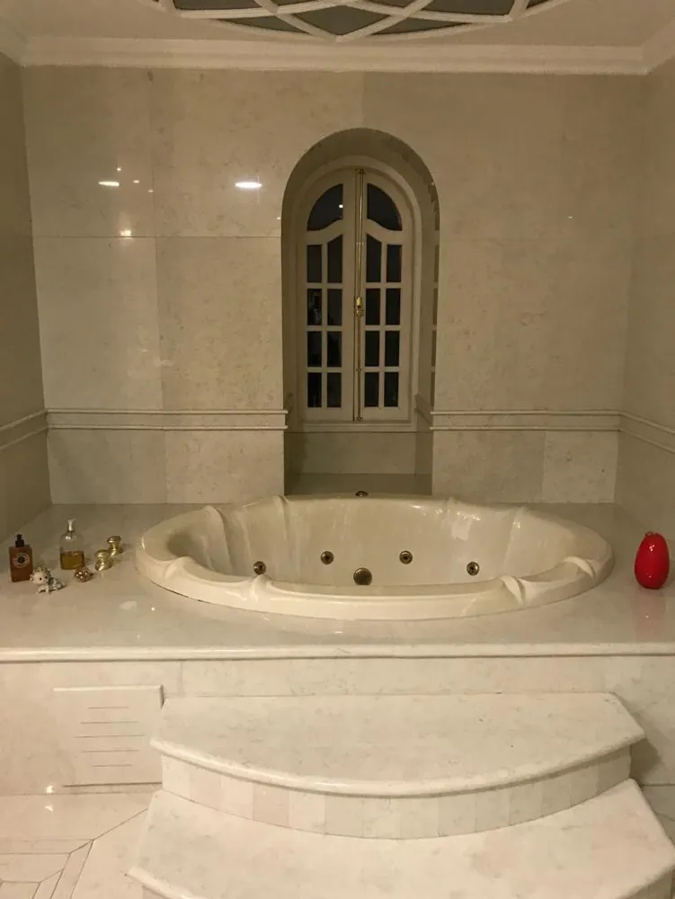 Casa, 5 quartos, 1718 m² - Foto 1