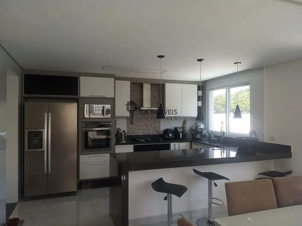 Casa, 4 quartos, 330 m² - Foto 1