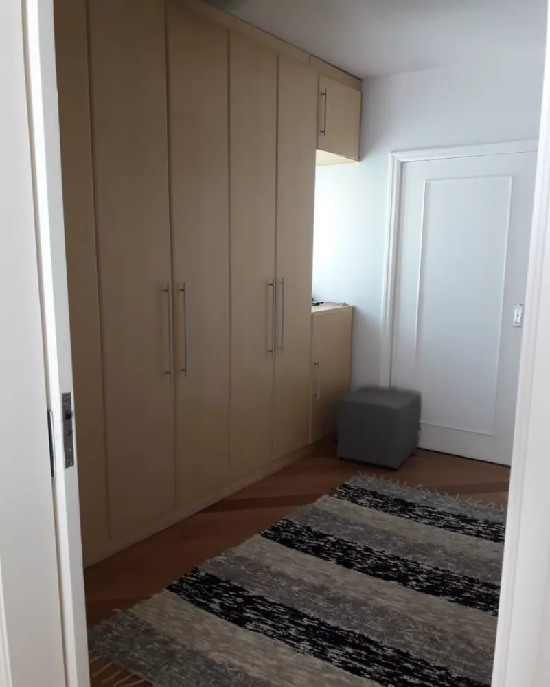 Casa para alugar com 4 quartos, 450m² - Foto 2