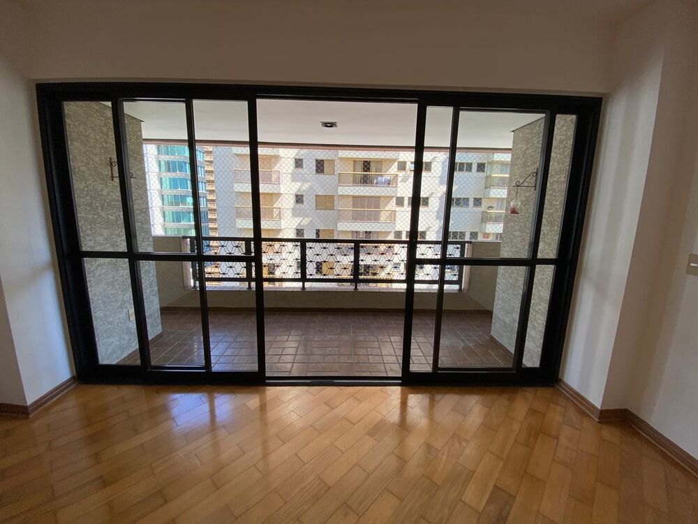 Apartamento para alugar com 3 quartos, 170m² - Foto 1