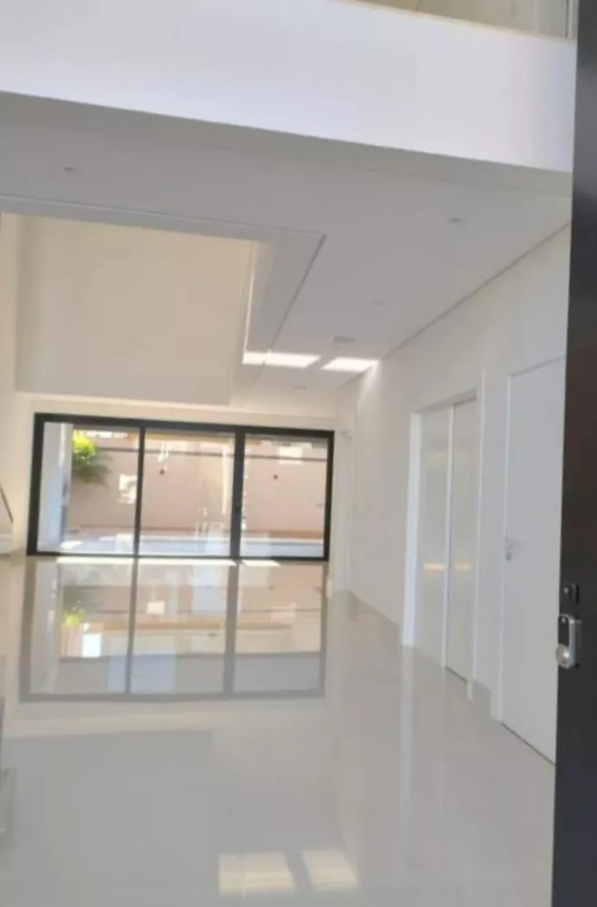 Casa à venda com 4 quartos, 420m² - Foto 1