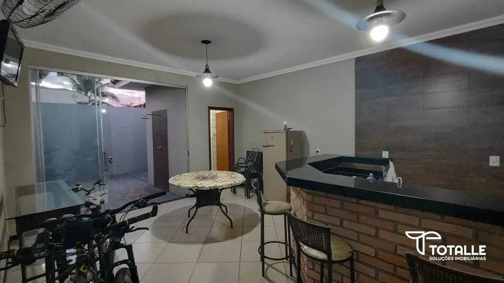 Casa, 3 quartos, 214 m² - Foto 4