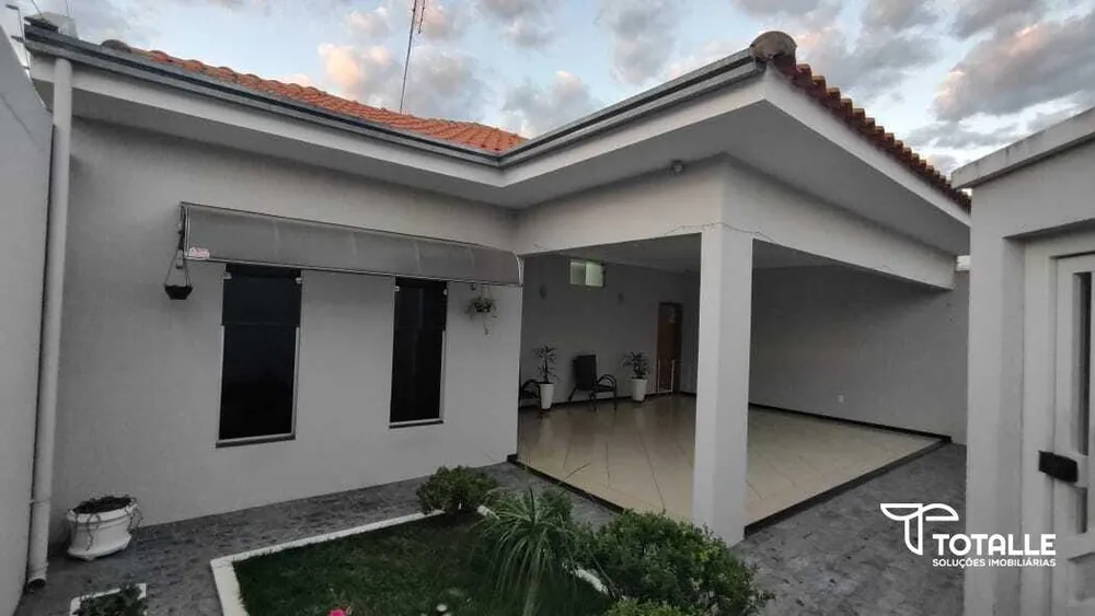 Casa, 3 quartos, 214 m² - Foto 2