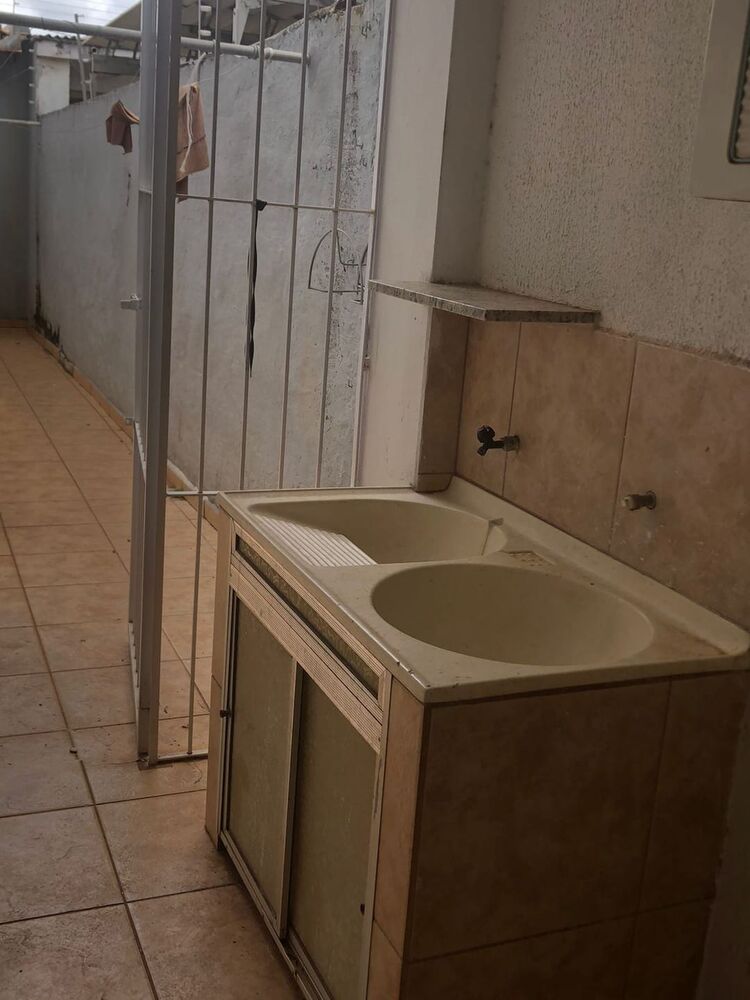 Casa à venda e aluguel com 3 quartos, 209m² - Foto 2