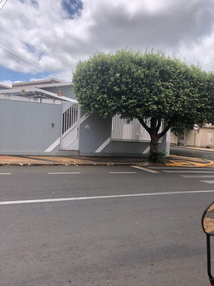 Casa à venda e aluguel com 3 quartos, 209m² - Foto 1