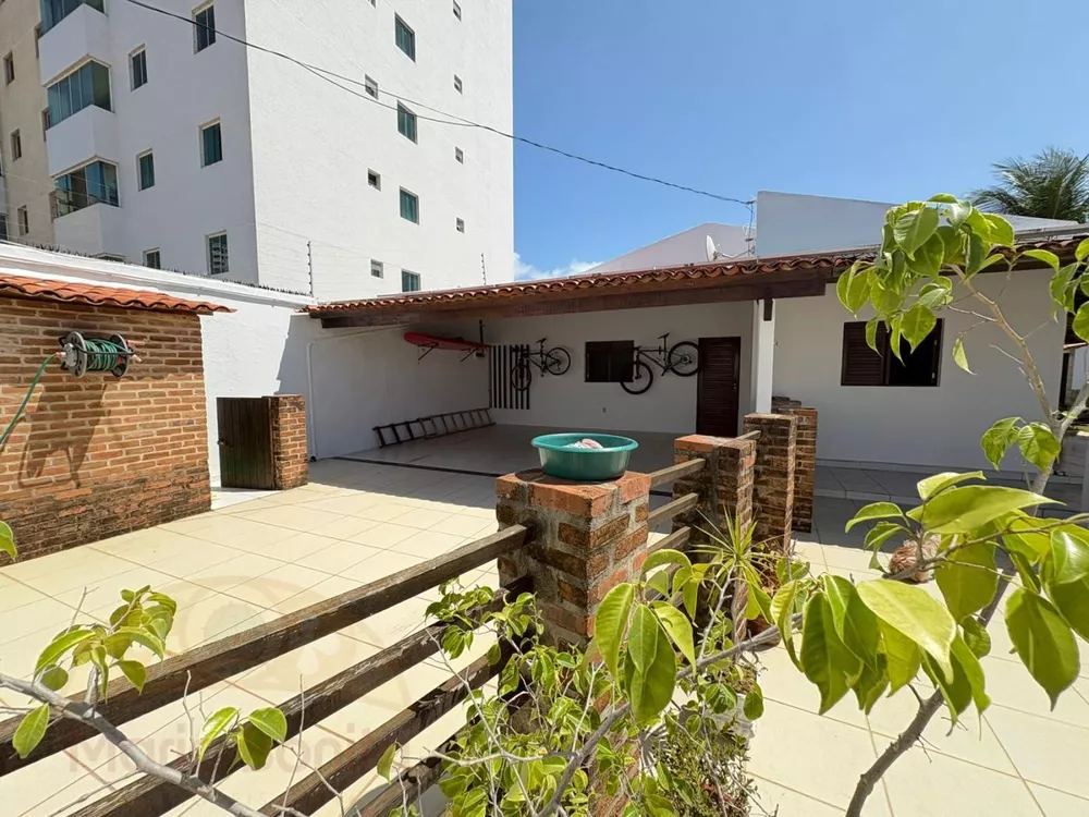 Casa à venda com 3 quartos, 210m² - Foto 2