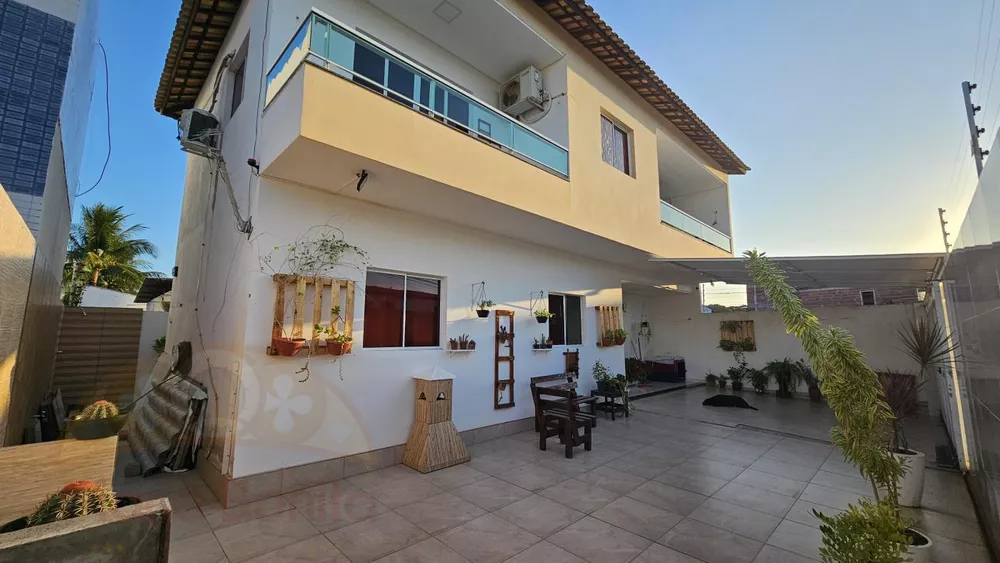 Casa à venda com 4 quartos, 142m² - Foto 1