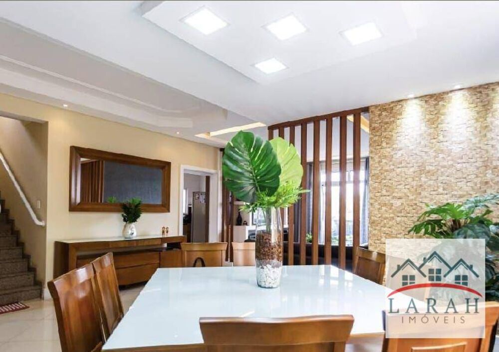 Sobrado à venda com 4 quartos, 320m² - Foto 1