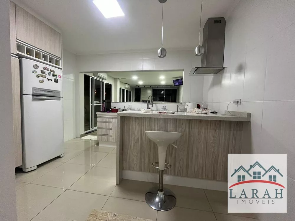 Casa à venda e aluguel com 3 quartos, 178m² - Foto 1