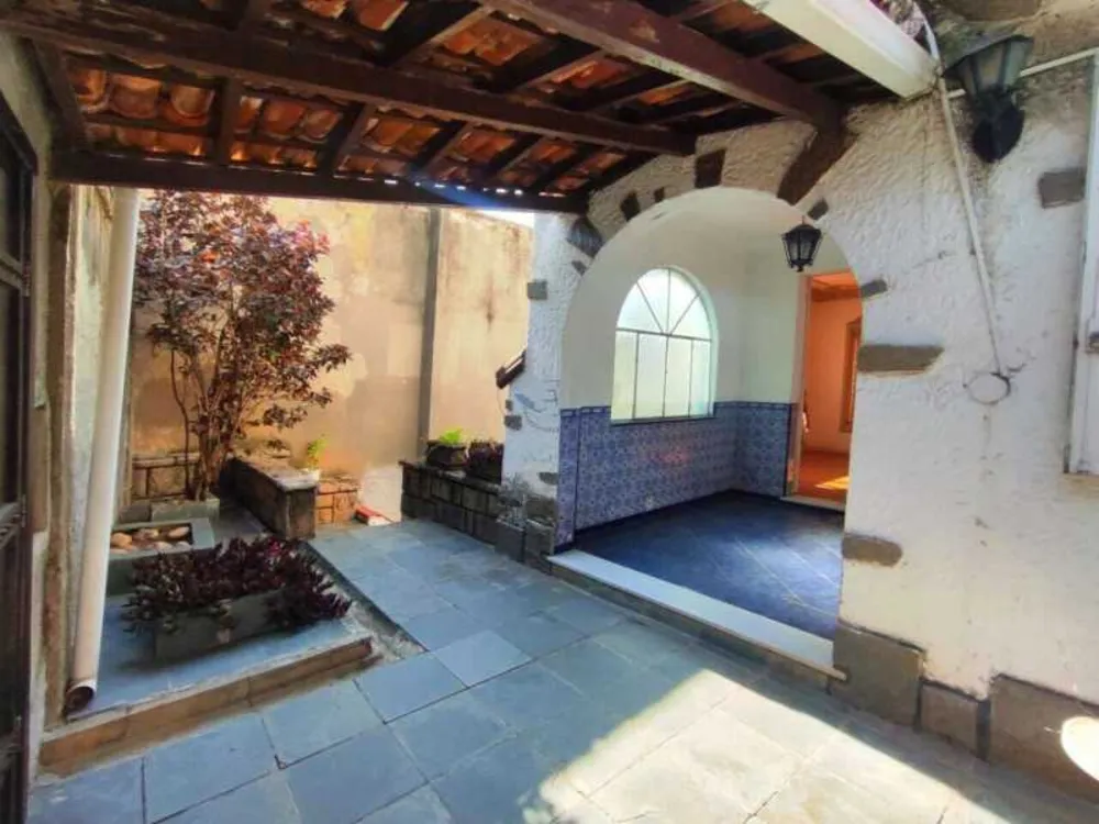 Casa, 8 quartos, 247 m² - Foto 1
