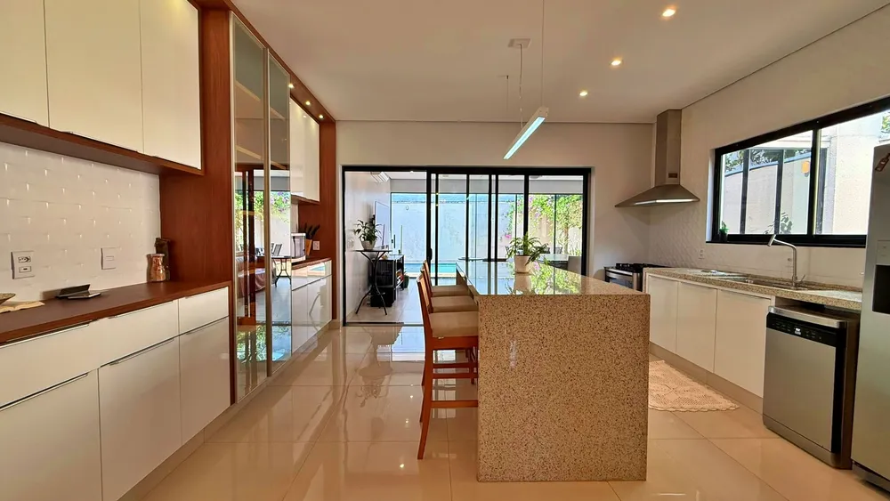 Casa, 3 quartos, 234 m² - Foto 1